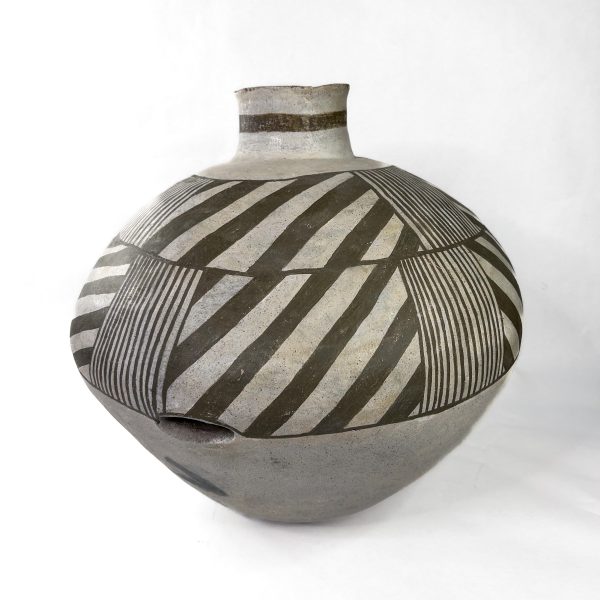 Puerco Black on White Ceramic Olla